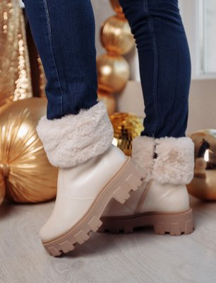 Зимові жіночі черевики з хутром 447 фото
