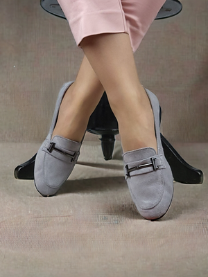 Жіночі туфлі лофери замшеві сірі 2215 фото